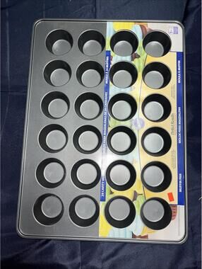 Wilson Perfect Results Non-Stick 24 Muffin Tin New